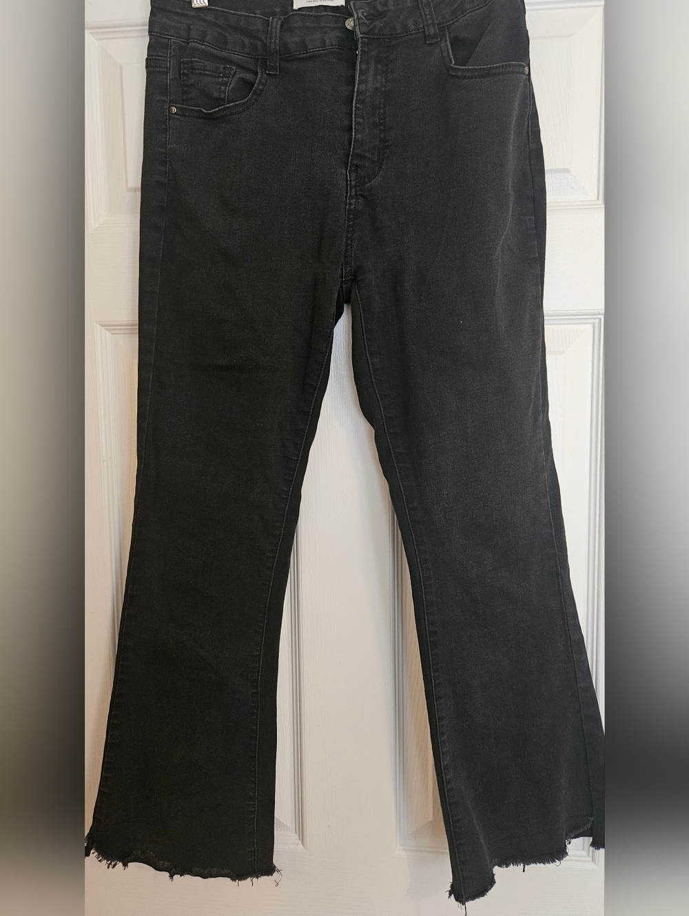 Black Slightly Flair Jeans. M/L. Strechable. Comfortable. Cute.
